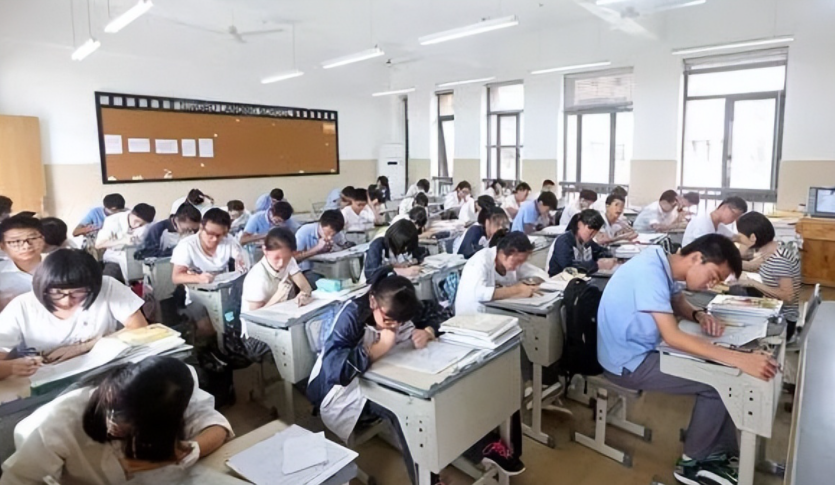 五一放假被调整，多所高校已发通知，学生欲哭无泪