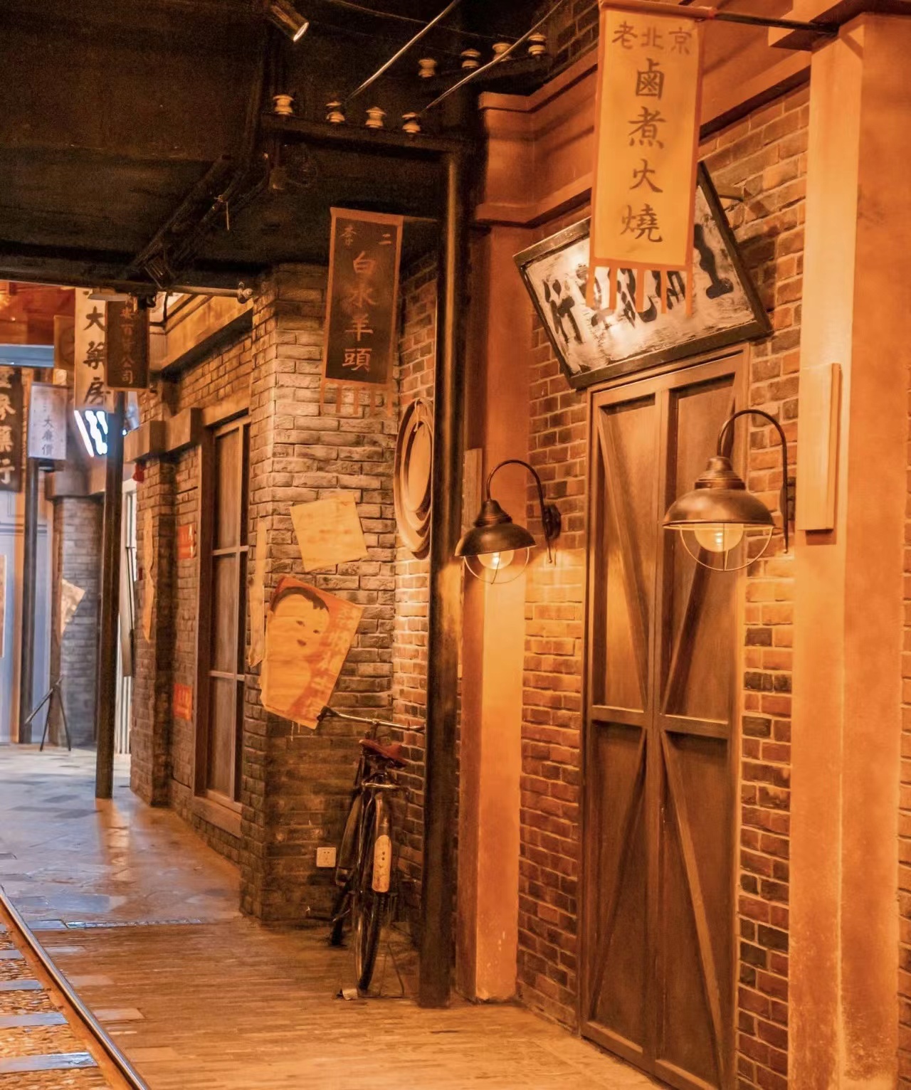 一座繁华的城市，一个沉睡的摇篮，静待上海烟火气重新归来