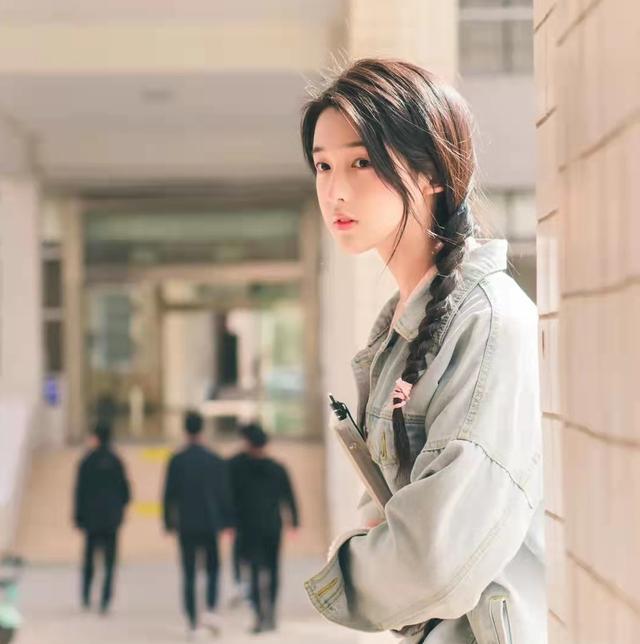 河南一美女校花火了，清纯可爱美丽动人，网友：是初恋的感觉