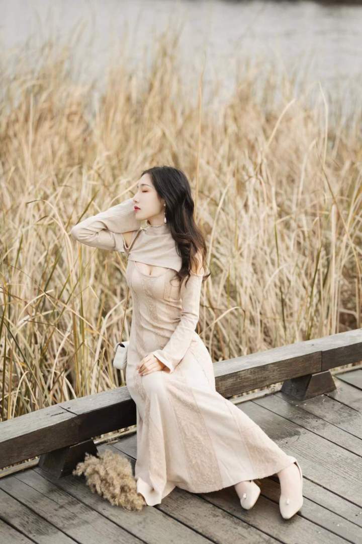 氣質(zhì)女性拍照技巧，7個(gè)有效擺姿，拍照優(yōu)雅知性很有魅力