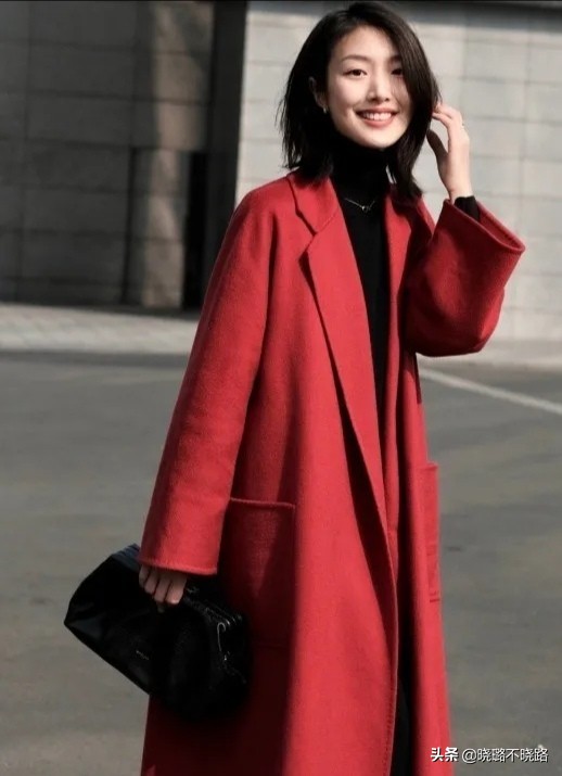 过年还是穿“红大衣”更惊艳全场！牢记这3法则，保准时髦不老气