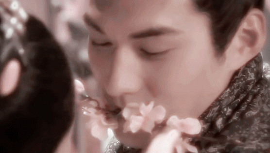 角色设定平平无奇，演员却个个长相惊艳，你管这叫“路人脸”？