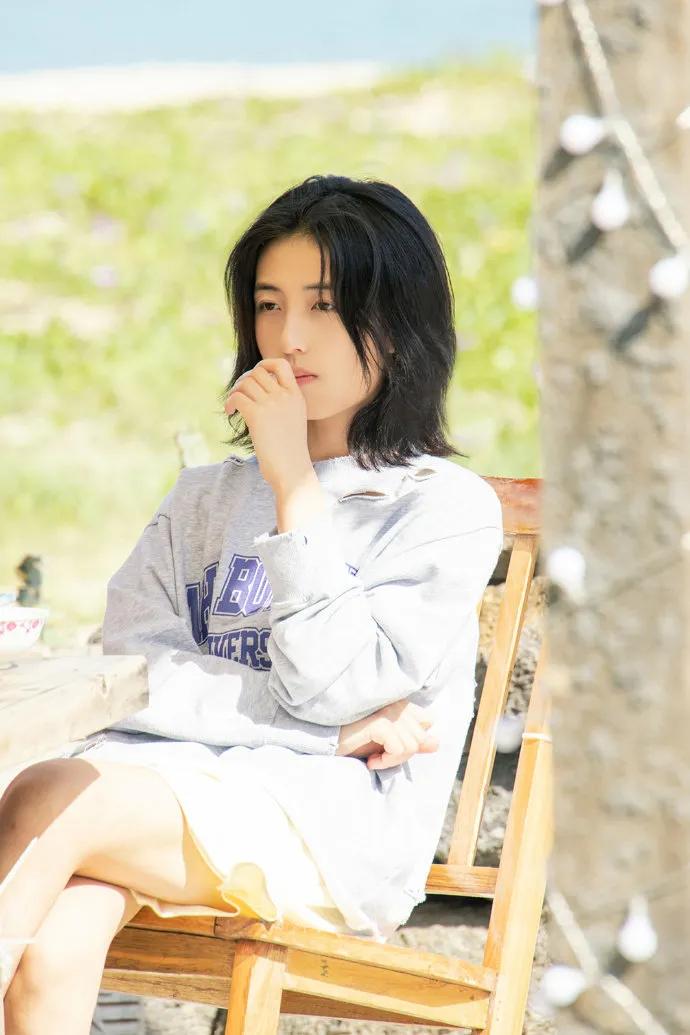 张子枫《#向往的生活#》私服解析七则，简约日常的夏日搭配！ ​​​