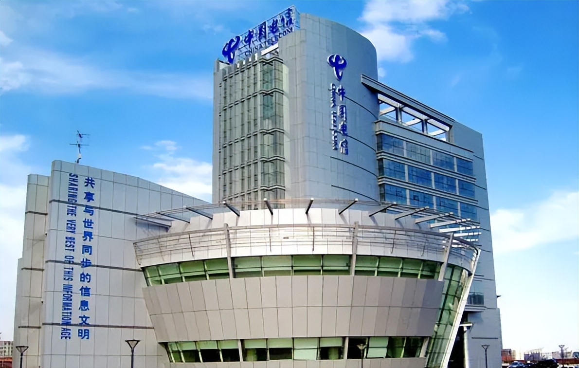 新疆电信副总闫卫东已当多年 曾发表论文懂技术 外形儒雅很有风度