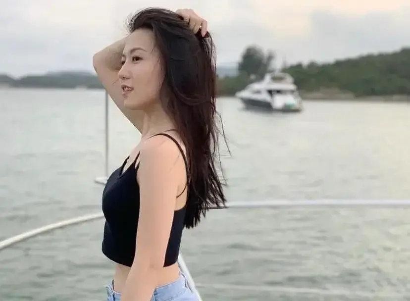 父亲是歪瓜裂枣，女儿却貌美如花？这10位星二代的长相好奇妙