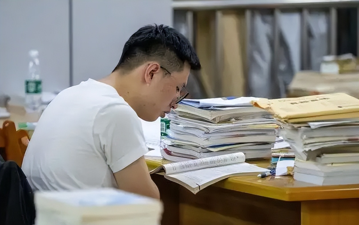 博士、硕士、本科论文有什么区别？学生3句话简单总结，懂得都懂