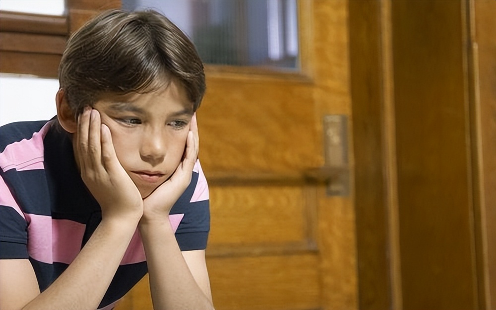 为啥男孩进入青春期容易“变坏”？家长搞懂了，孩子才能少走歪路