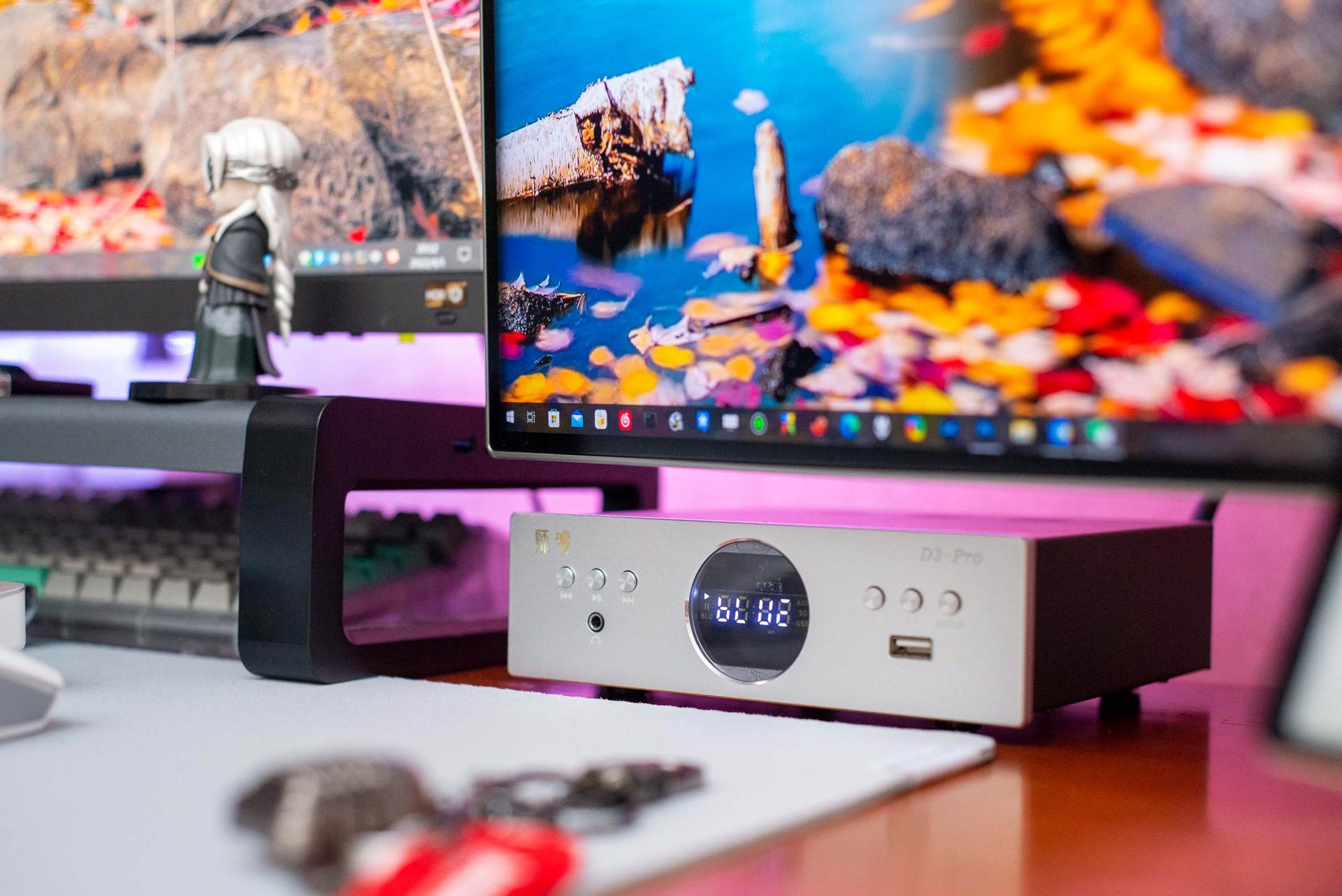 桌面改造 2.0，兼顾生产力与娱乐性的一体化空间