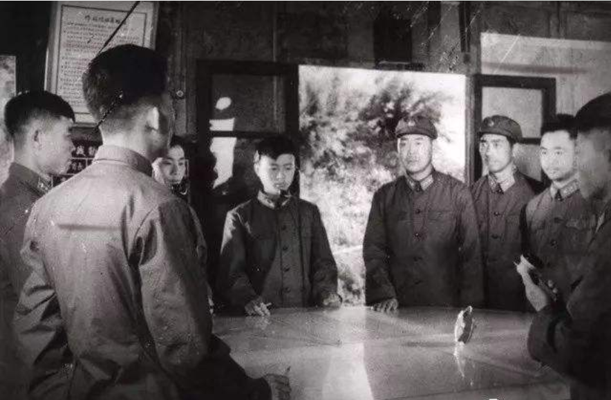 岳振华用导弹击落U-2，毛主席听闻后对总理说：我要见见这支部队