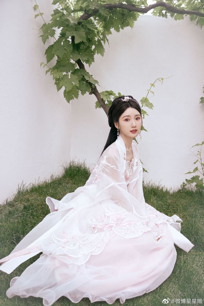 6.7图:刘亦菲 杨幂 周也 任敏 迪丽热巴 陈飞宇 韩庚 杨蓉 檀健次
任嘉伦