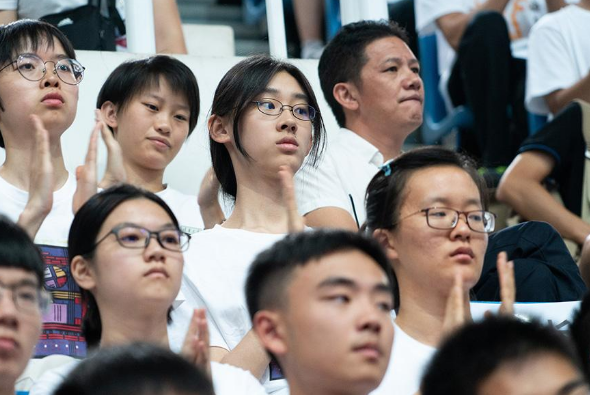 大学生活揭开了很多同学的自卑，不是因为不够努力，现实很无奈