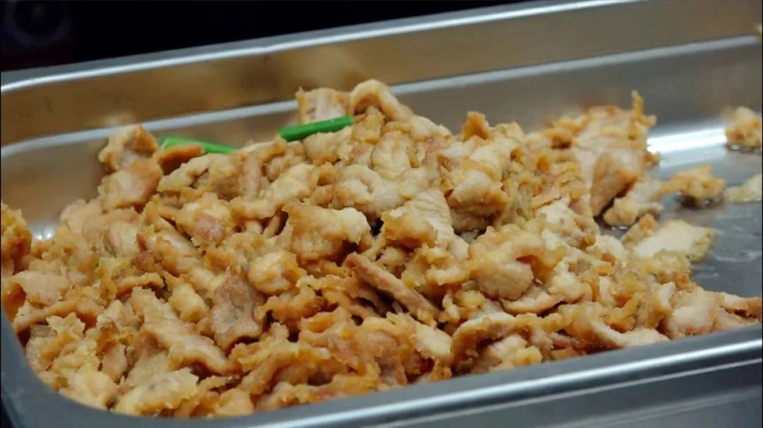 鹏飞职工食堂推出“三元五元”自助餐