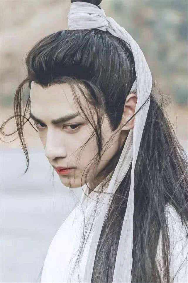 回眸一笑百媚生！男人魅起来太欲了，这6位的回眸杀让人惊艳