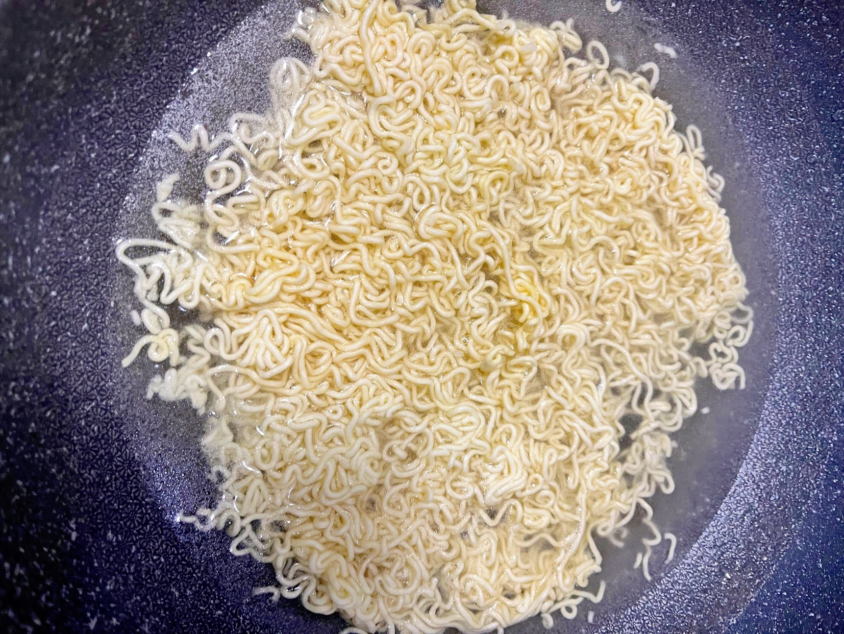 煮方便面图片(别再白水煮泡面了) - 赤虎壹号