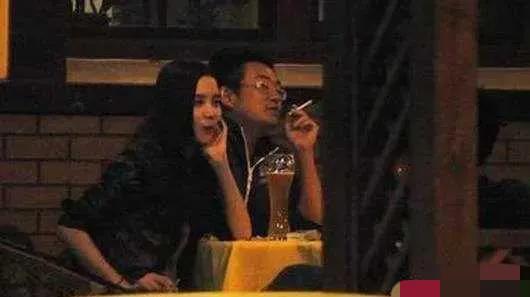 表面“人间清醒”，实际生活却一团糟，这些女星实在令人尴尬