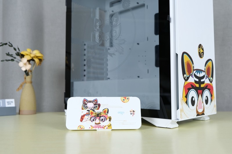 颜值担当，爱国者 YOGO K1白色 寅虎娘联名定制版 国风机箱开箱上手