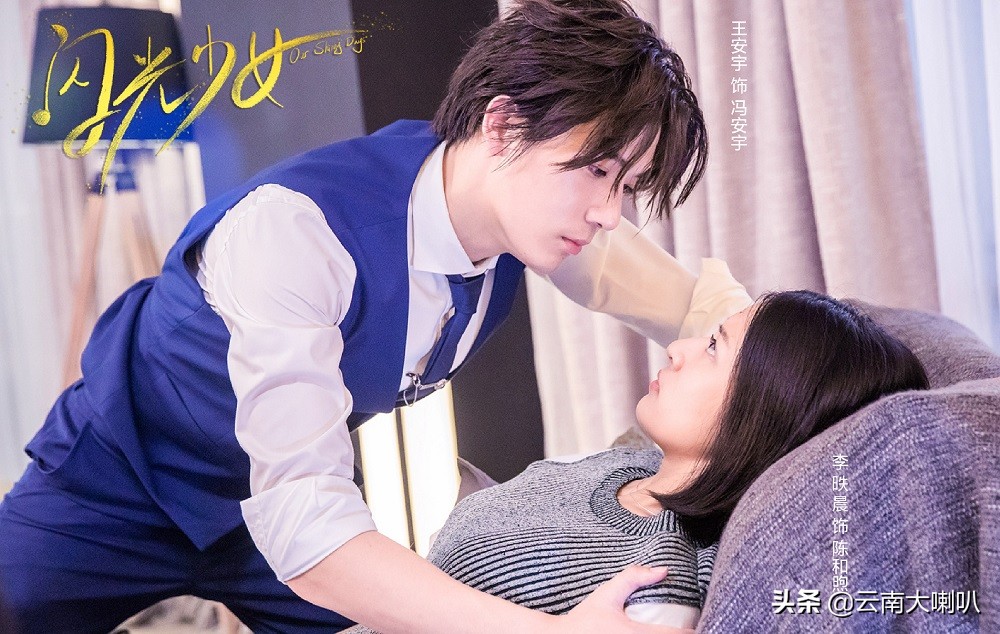 19岁签约杨天真公司，平时喜欢秀书法，王安宇如今成宝藏男孩