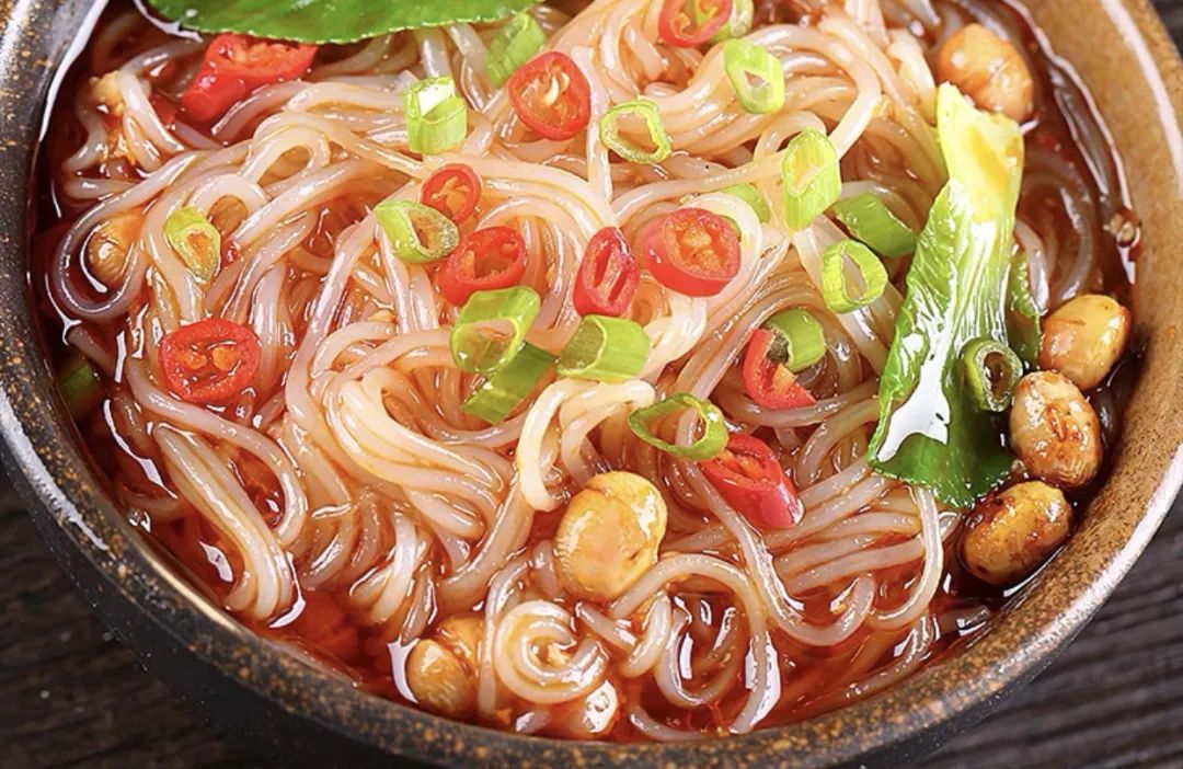 一年卖了11亿，年轻人又吃出一个IPO