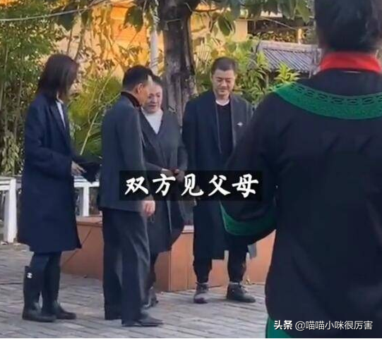 怪不得李亚鹏会娶小19岁的妻子，看了他历届的女友，就全明白了