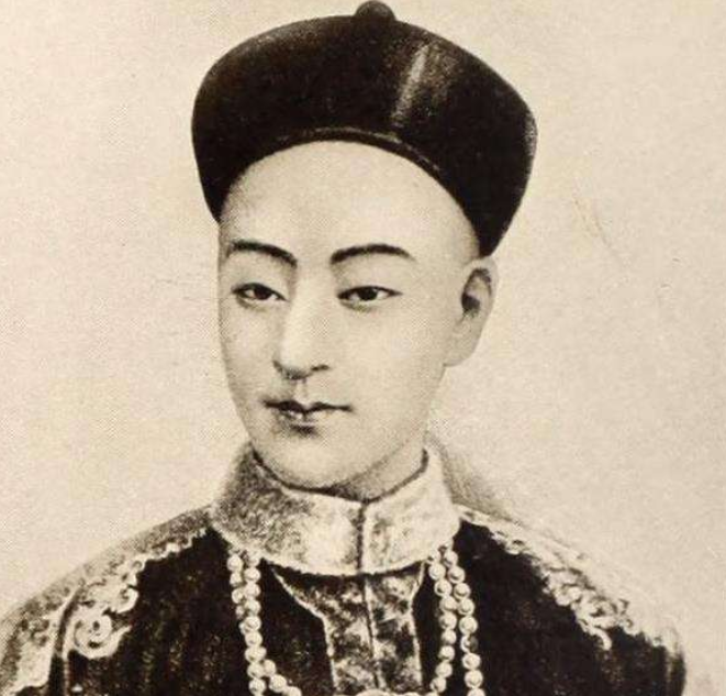 小德张:中国最后一任太监总管,娶了四个姨太太,晚年卖油炸果子