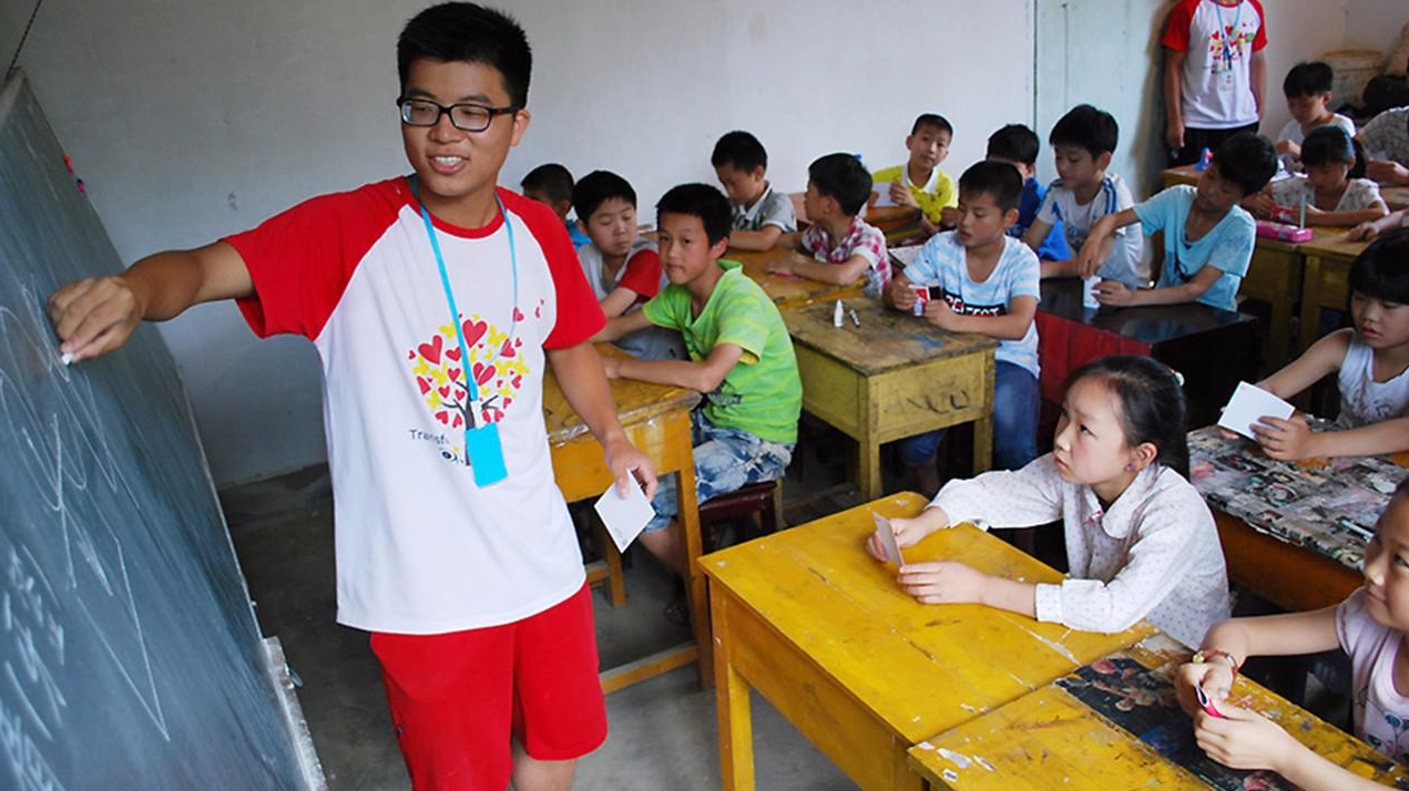 中小学教师的“新年礼物”，工资标准上调了，还会补发三个月