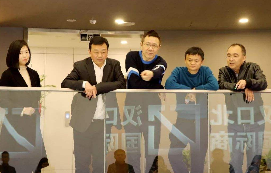 跟马云合作，泰山会大佬“送钱”，收益拿走60%，虞锋凭啥这么牛