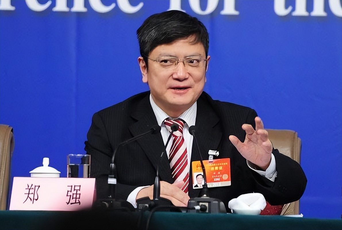 大学教授跟大学生视频（女大学生偷拍郑强教授）