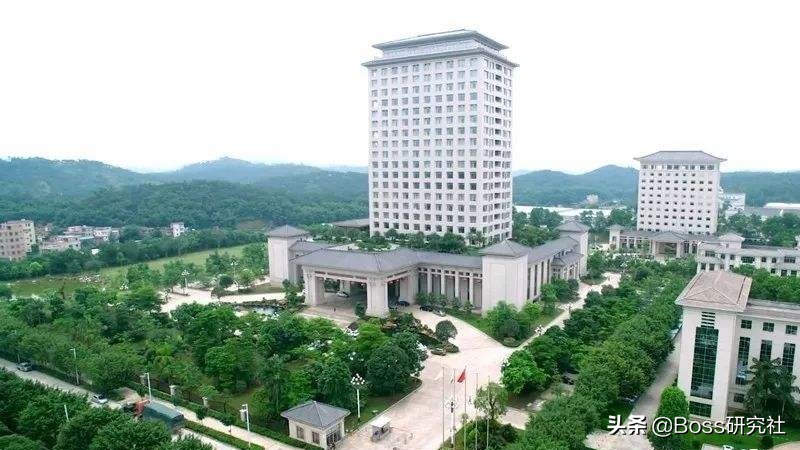 广东云浮“十大富豪”，人均身价32.3亿，温鹏程身价暴跌60亿