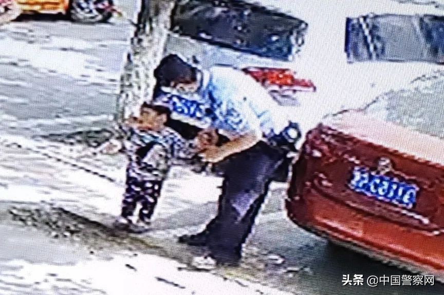 【我为群众办实事】民警化身“抓娃娃高手”，成功找回多个“小可爱”