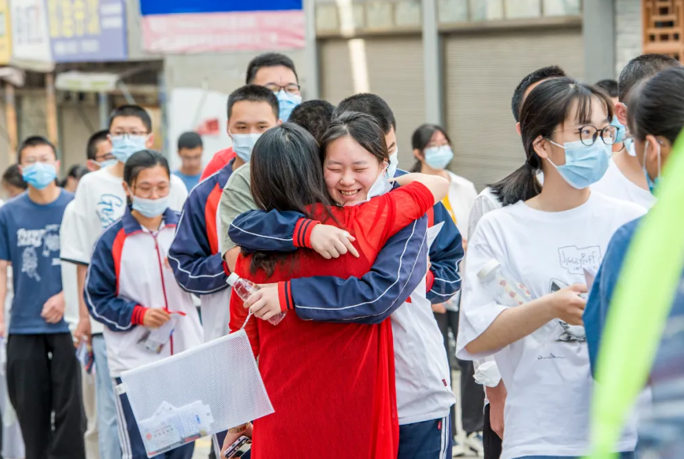 毕业后才幡然醒悟，同样是大专学历，为何高考与单招的差距这么大