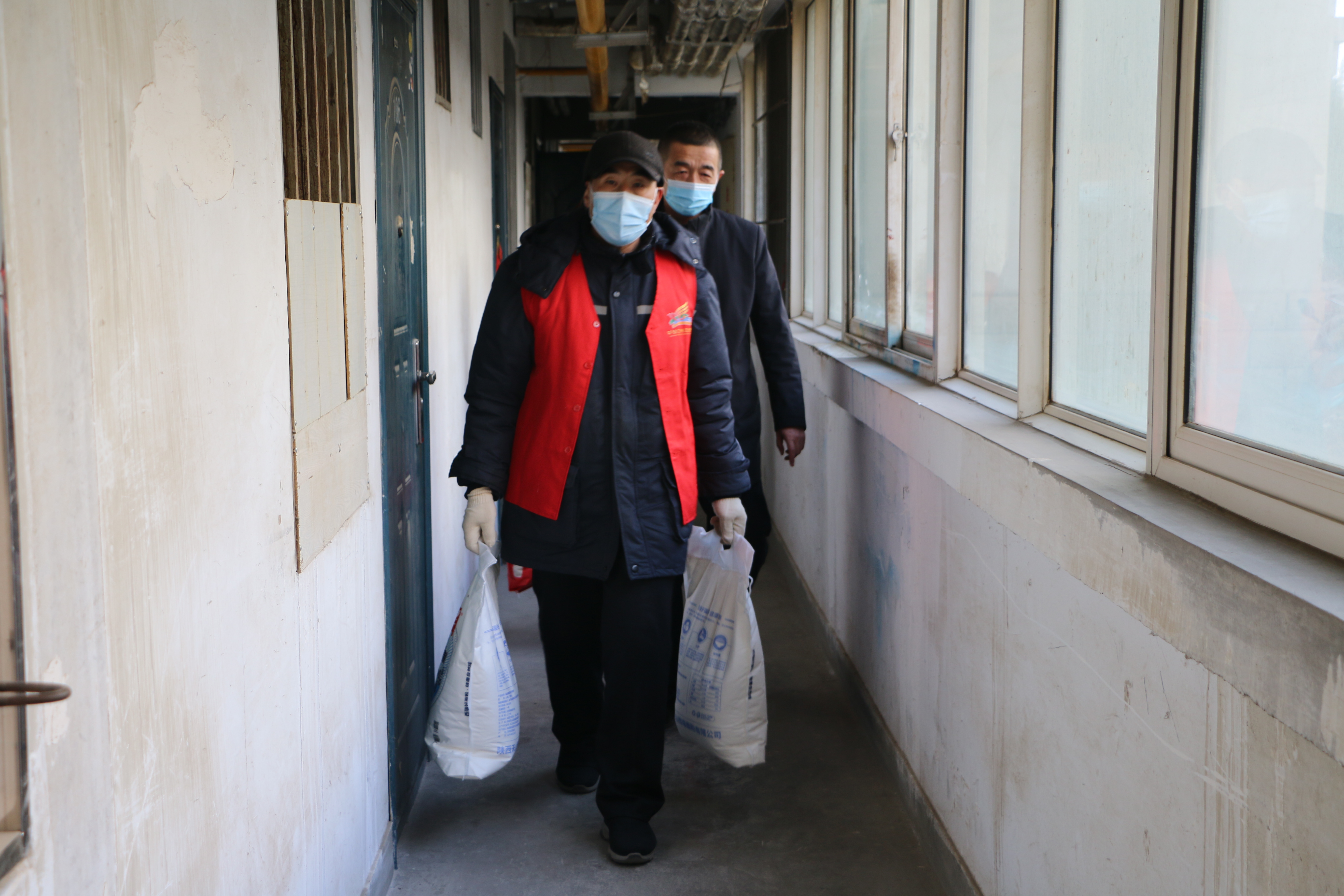 春节将至，西固区困难群众收到春节福利