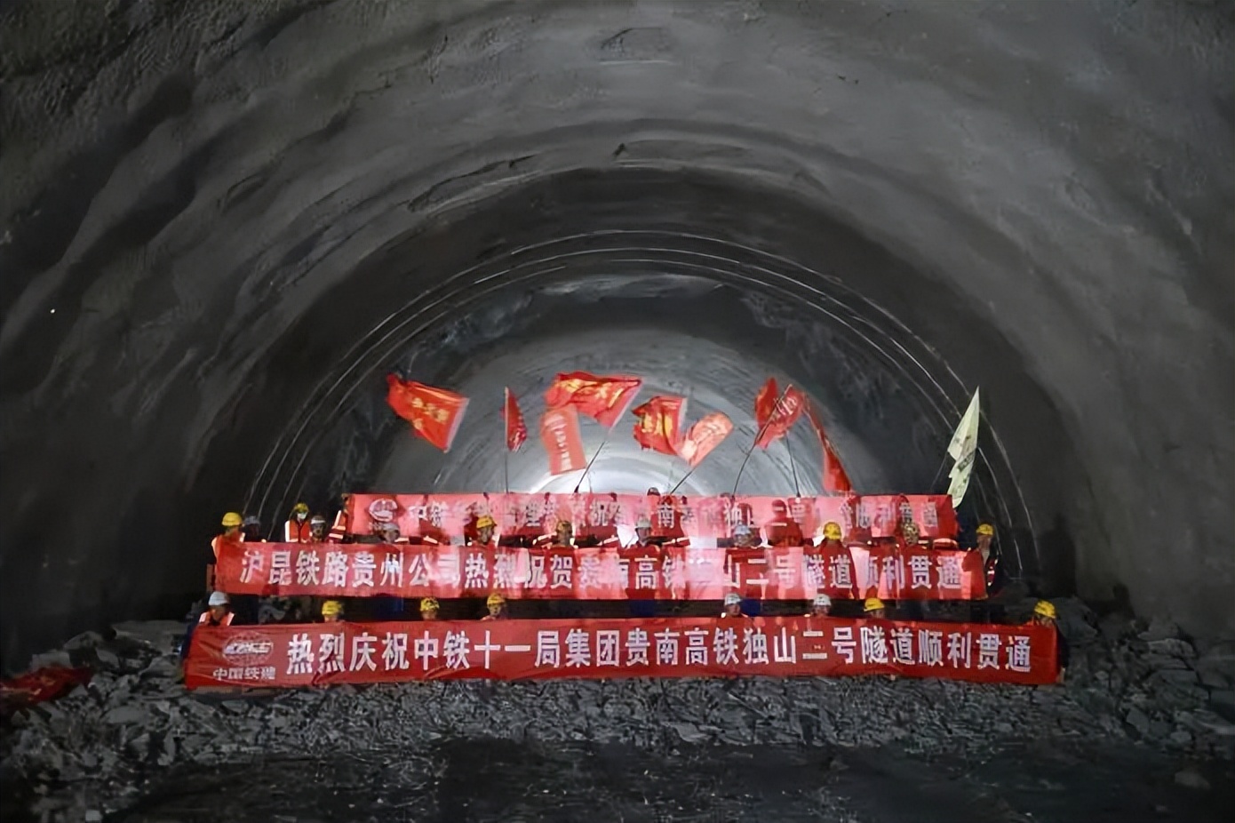 贵南高铁道床施工全面展开，预计2023年12月达到开通条件