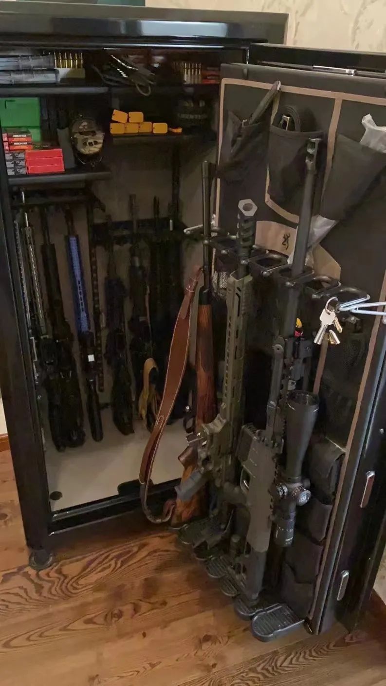 在乌克兰的华人告诉我：他们备好了食物和水，还有枪