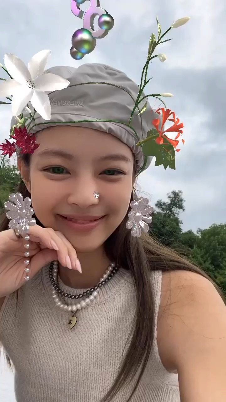 blackpink jennie晒近况,无名指上戒指引关注,公开日常可爱美貌