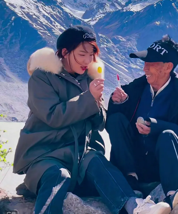 贫民窟女孩创业6年身价过亿，关掉公司陪七旬养父全国游，炒作？