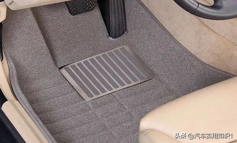 买车后，选哪种材质的脚垫比较好？这篇文章给你答案