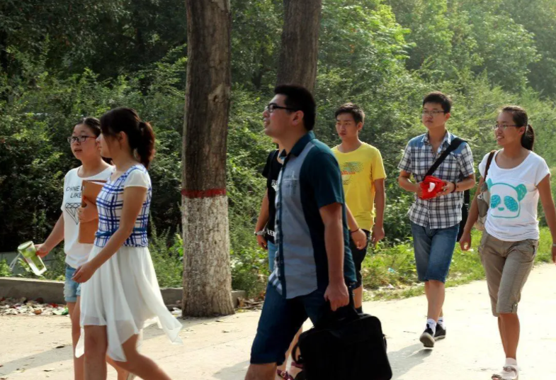 幸福从天而降，已有高校传来消息，大学生有望迎来3个月超长暑假