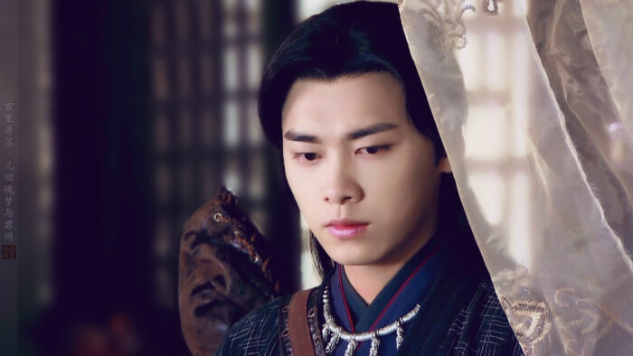 回眸一笑百媚生！男人魅起来太欲了，这6位的回眸杀让人惊艳