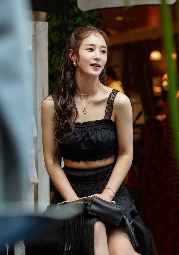 "黑珍珠"yuri晒美照,变身沙滩女神,秀出坚实腹肌 51韩团 – 韩国娱乐