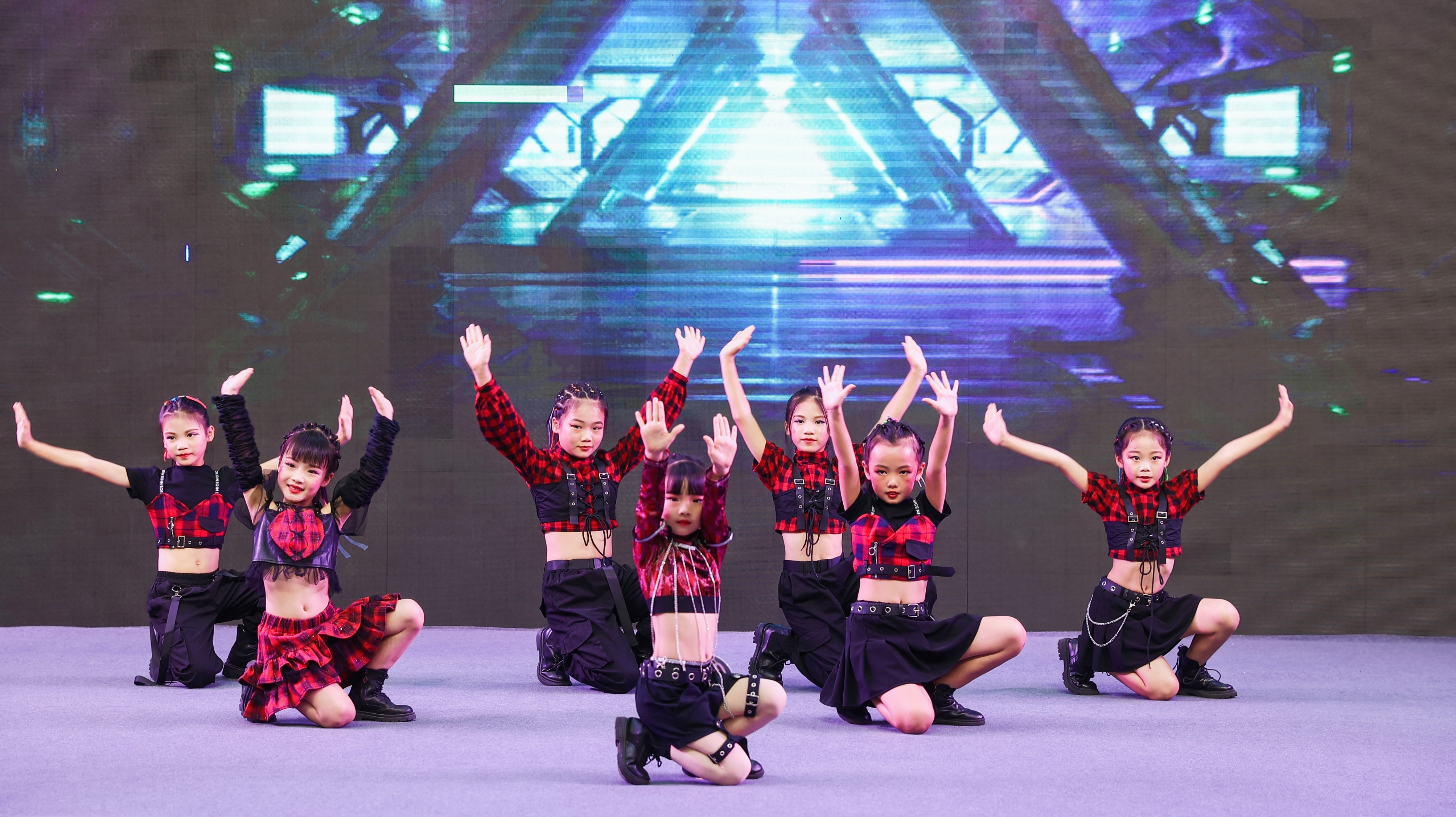 专访 | 舞林新生代广州赛区 彩虹少女组合：舞蹈让我们的青春闪耀