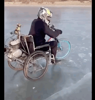 老年人玩起轮椅飙车，比速度与激情还狠