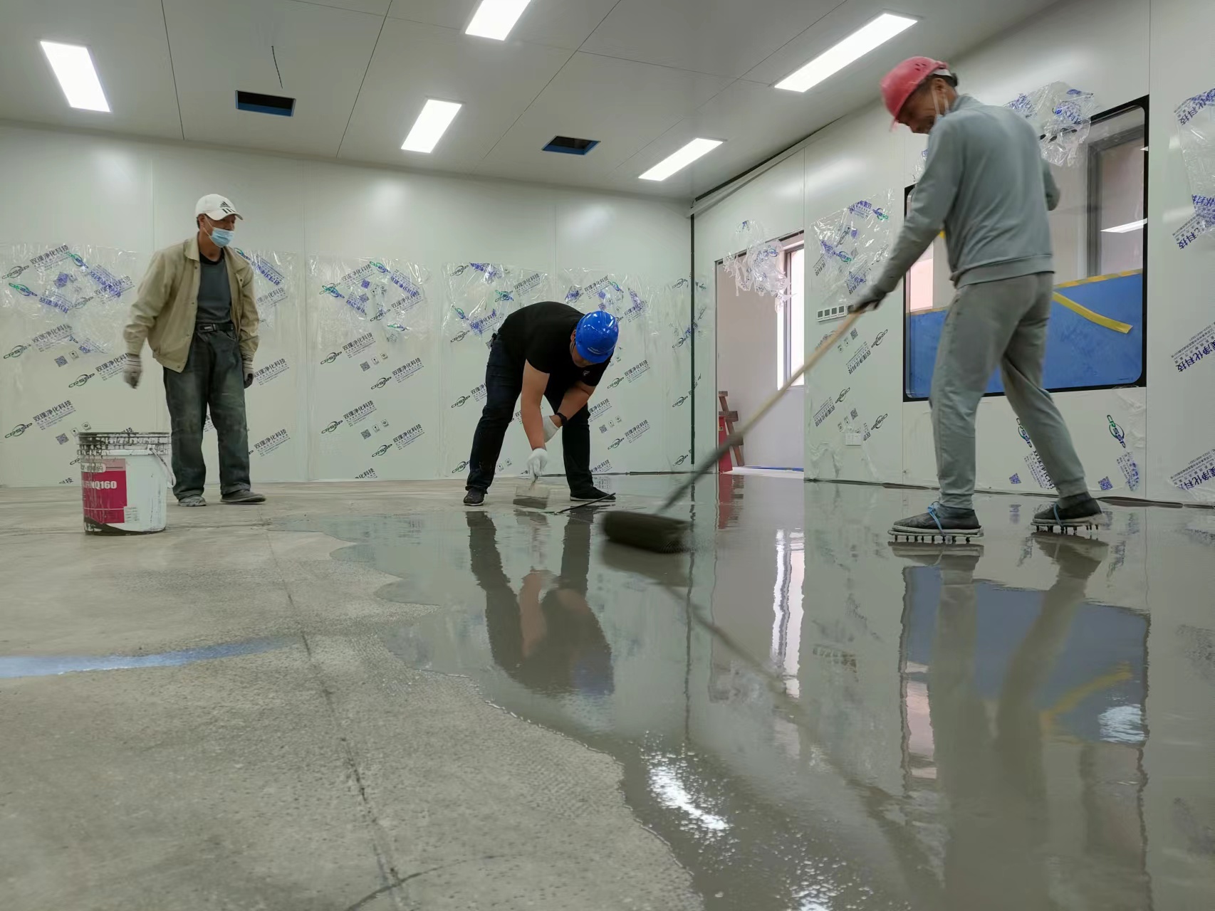 致敬PVC地板施工师傅