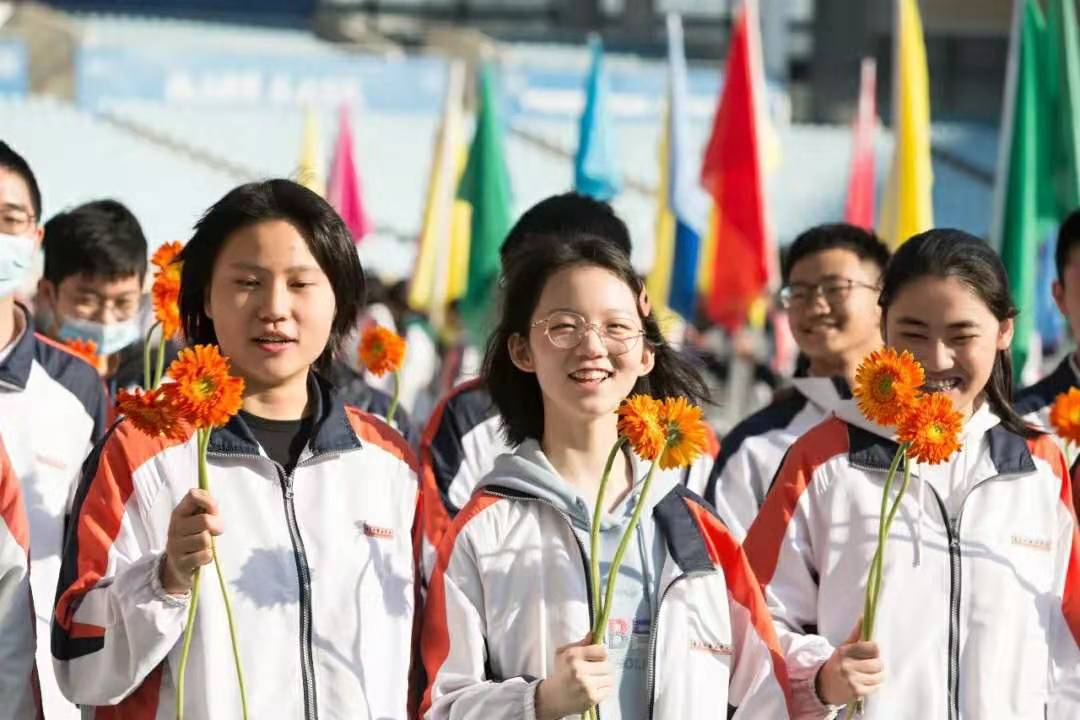 江苏省10强高中“诞生”，一本升学率极高，得到家长认可