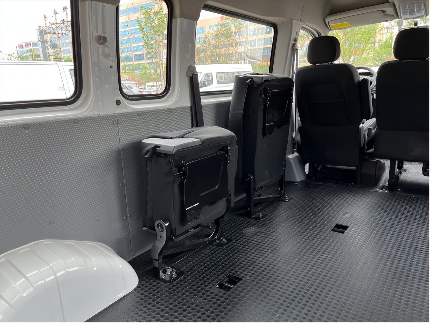 無懼藍牌新規(guī)，上汽大通MAXUS V80中軸車型釋放大能量