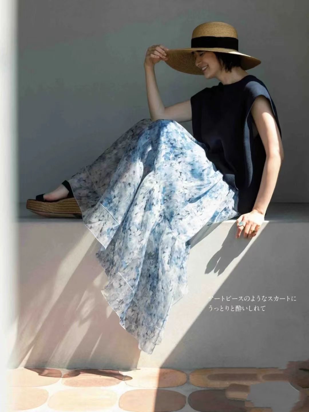 别让“大妈装”毁掉好气质，学这位50+优雅妈妈，简约自然又大方