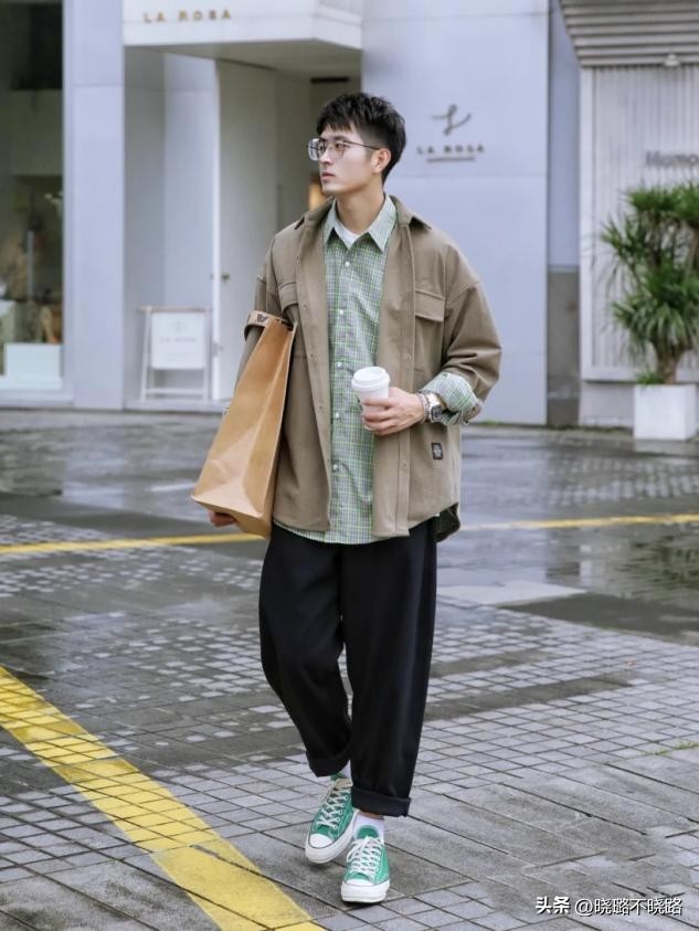 身高不到180的男生，少穿这3双鞋吧！邋遢显矮，不招女生喜欢