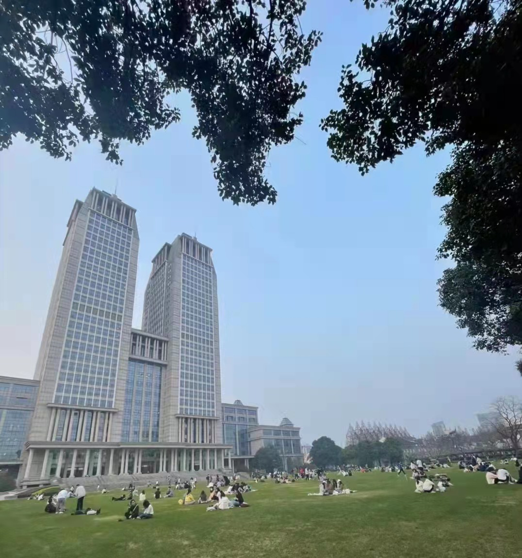 准封闭24时辰，看看复旦的研究生们在做些什么...