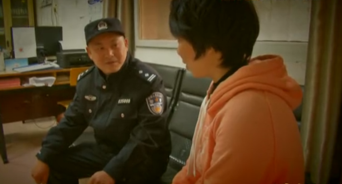 女大学生失踪12年后，她出现在母校废弃房……