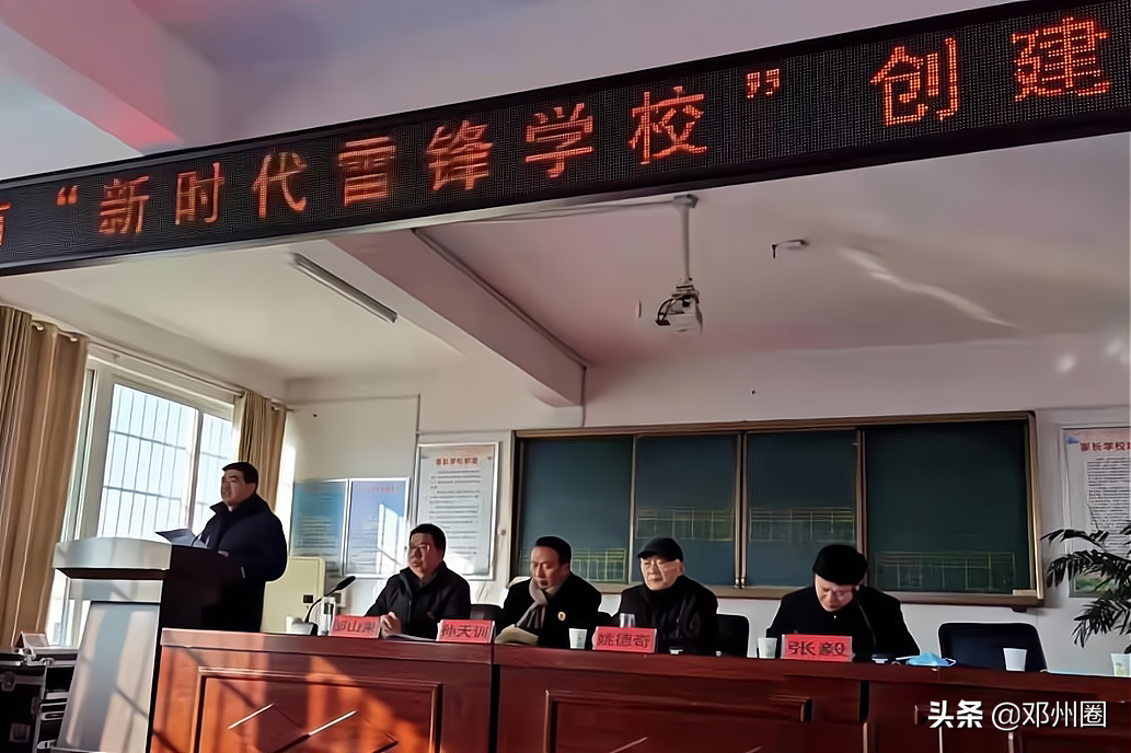 邓州市龙堰乡一初中：争创雷锋学校，培育时代新人