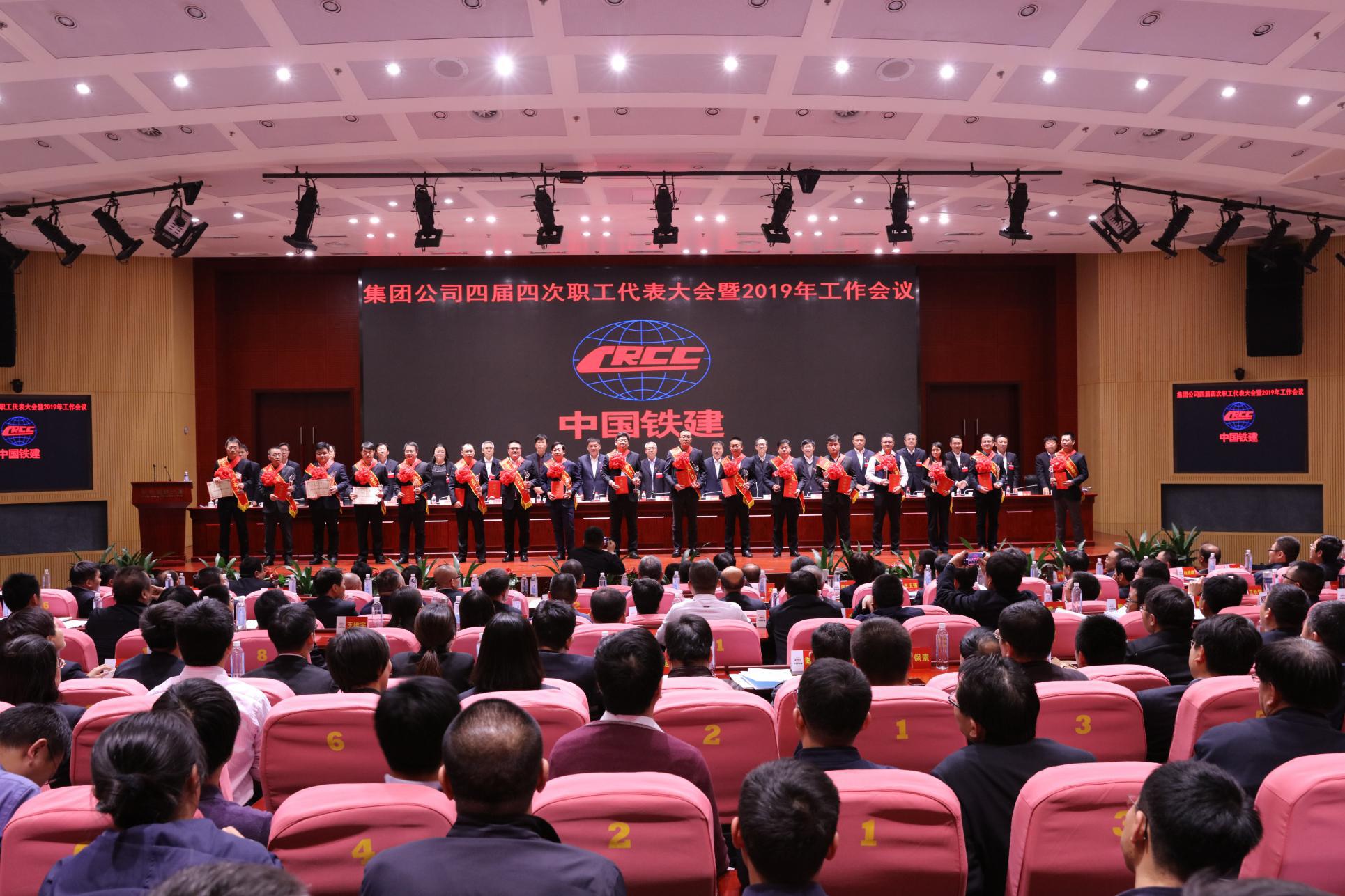 你想进入中铁吗？4类大学生更有优势，月薪过万很轻松